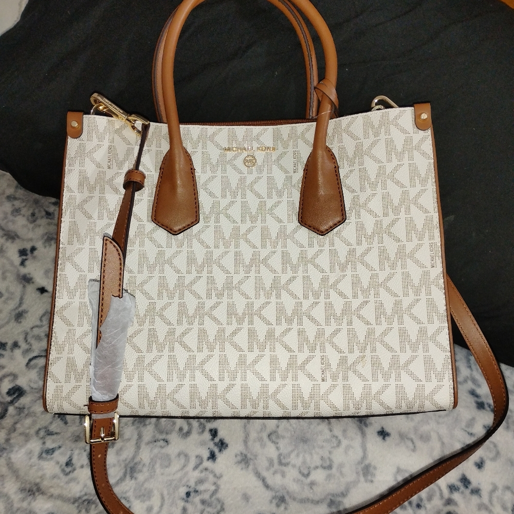 Michael kors purse - Picture 2 of 6